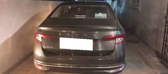 https://images10.gaadi.com/usedcar_image/4611341/original/processed_18fed9ac-cbdc-4aab-b9f7-a55cd3661671.jpg?imwidth=6400