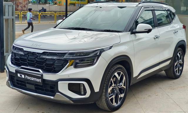 https://images10.gaadi.com/usedcar_image/4611347/original/74ec6c228b60cc9aafc5612bea10b098.jpeg?imwidth=6401