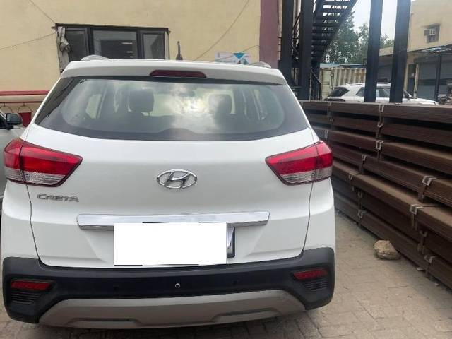 https://images10.gaadi.com/usedcar_image/4611349/original/processed_ae3026db-e8d2-4d9c-89ba-ba4c178e2a92.jpg?imwidth=6401