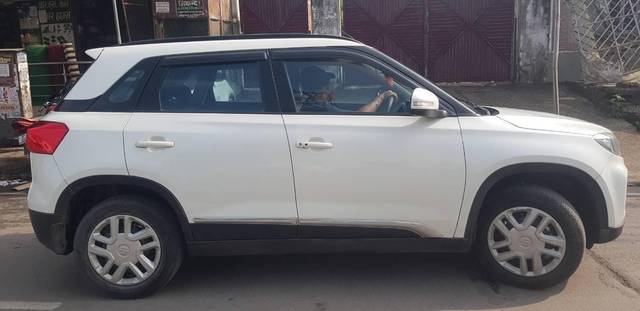 https://images10.gaadi.com/usedcar_image/4611351/original/processed_960cc62d-27cd-4036-89fe-6f4749ef1917.jpg?imwidth=6401
