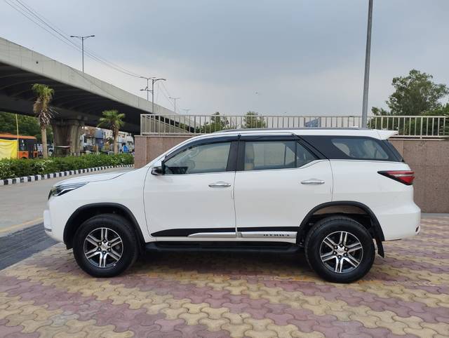 https://images10.gaadi.com/usedcar_image/4611353/original/cf20c4468b033c0fec8f4b3fc1f7ee3b.jpg?imwidth=6401