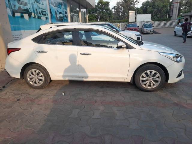 https://images10.gaadi.com/usedcar_image/4611356/original/processed_0e9541a582995f61e7b77abdf7ae74ef.jpg?imwidth=6401