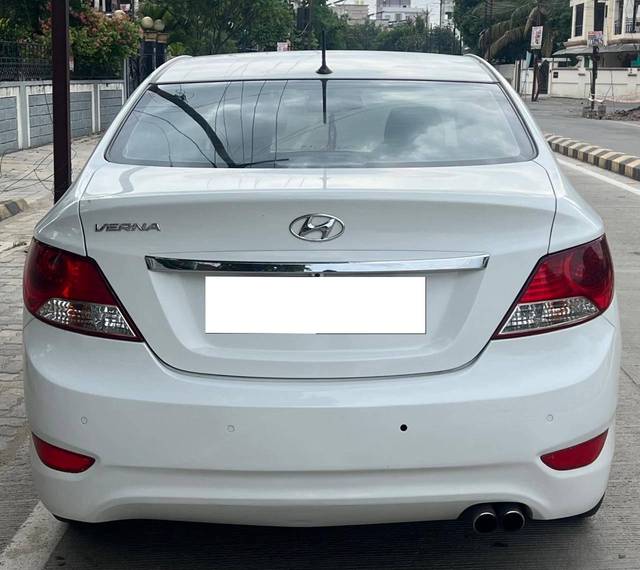 https://images10.gaadi.com/usedcar_image/4611358/original/processed_6de12123b51f395bd23038af386fcd04.jpg?imwidth=6401