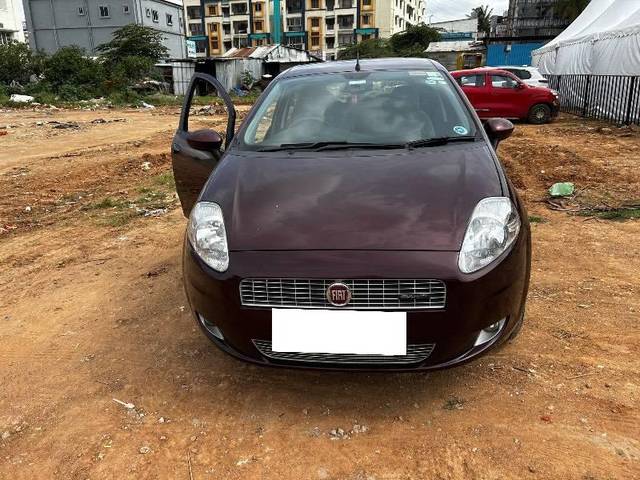 https://images10.gaadi.com/usedcar_image/4611370/original/processed_327f52aa-ec46-4749-9a08-b6a405df9d8a.jpeg?imwidth=6400