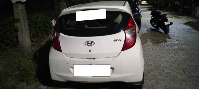 https://images10.gaadi.com/usedcar_image/4611398/original/processed_d2283e3c-61d4-48d9-ad9a-1f3d5ef78dec.jpg?imwidth=6402