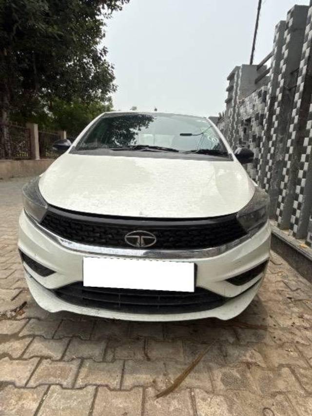 https://images10.gaadi.com/usedcar_image/4611405/original/processed_6c19a7f3-f48a-4569-bc25-9dc190ab7252.jpg?imwidth=6400