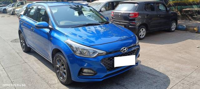 https://images10.gaadi.com/usedcar_image/4611422/original/processed_da84eae4ca070f627f6e1731134f1810.jpg?imwidth=6400