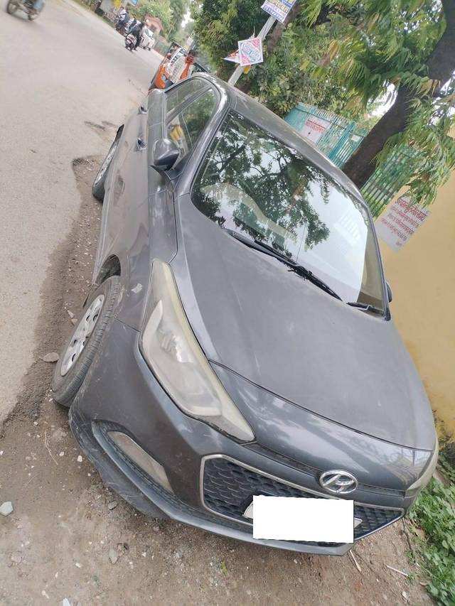 https://images10.gaadi.com/usedcar_image/4611446/original/processed_d4bd3702-d84f-49f4-aec4-896d99eee9a8.jpg?imwidth=6401