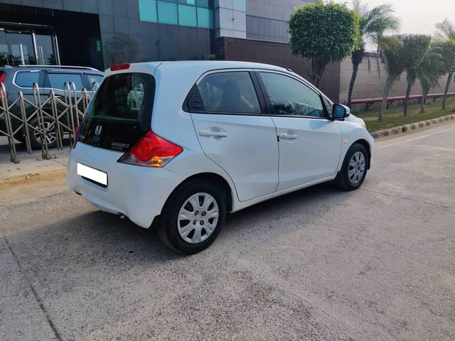 https://images10.gaadi.com/usedcar_image/4611484/original/processed_dc1c4f99465f052863547feabfd20b74.jpg?imwidth=6402