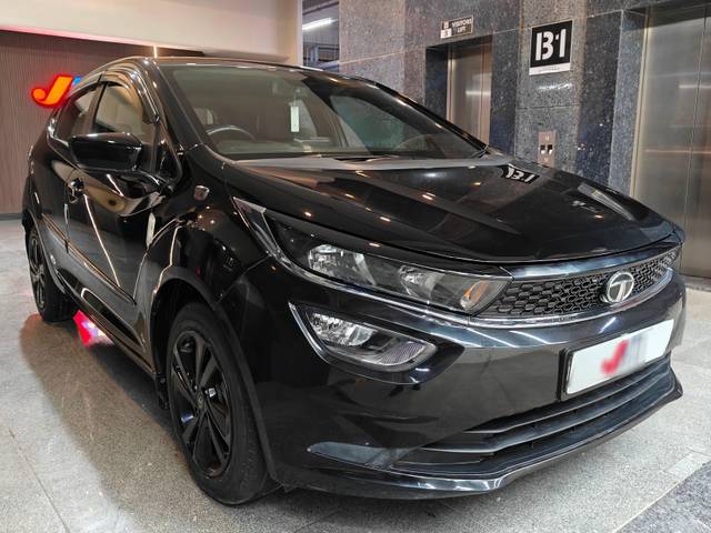 https://images10.gaadi.com/usedcar_image/4611494/original/processed_6fed5d117400cf10382075af2c696b37.jpg?imwidth=6400