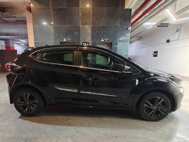 https://images10.gaadi.com/usedcar_image/4611494/original/processed_df2bbe55cba4f205d6d7086cc03fcd49.jpg?imwidth=6401