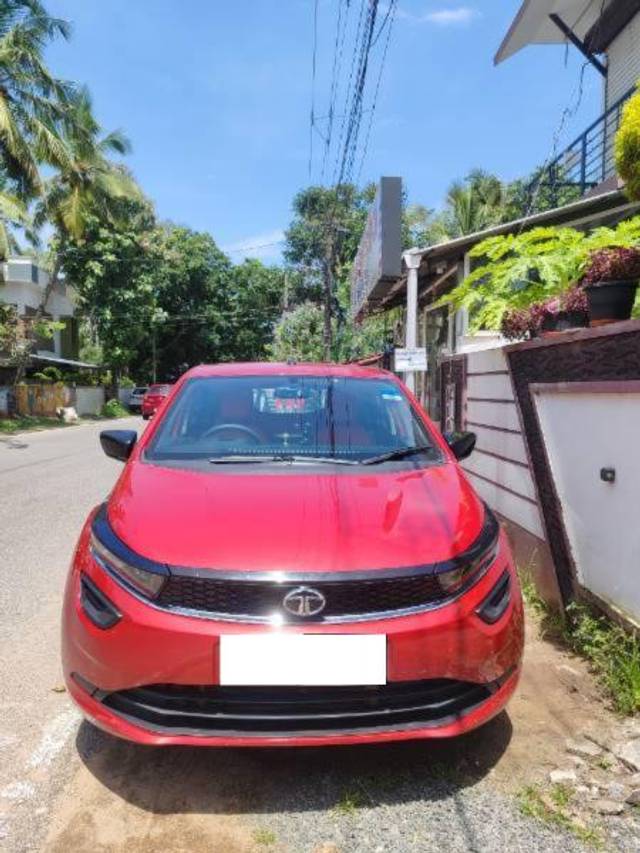 https://images10.gaadi.com/usedcar_image/4611506/original/processed_fd608ccd-3eb8-4653-91e8-79fa8b8a5a69.jpg?imwidth=6401