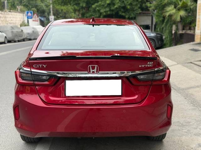 https://images10.gaadi.com/usedcar_image/4611530/original/processed_eaba6a9e13114e70f7aba1f3a7385e7f.jpg?imwidth=6402