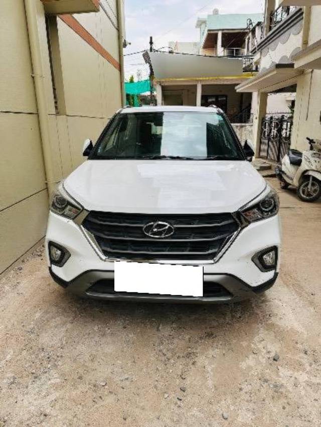 https://images10.gaadi.com/usedcar_image/4611537/original/processed_0d8a7781-527b-4507-a471-d5518352b51c.jpeg?imwidth=6402