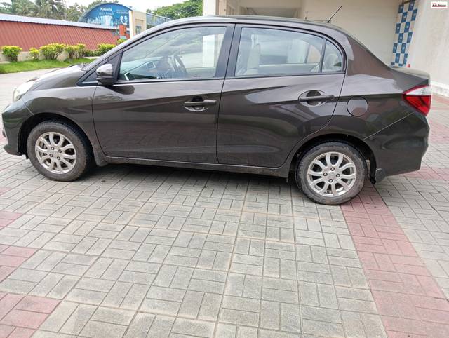 https://images10.gaadi.com/usedcar_image/4611540/original/c74c3a1e3a0ee879c89bb6ee6acc2a55.jpg?imwidth=6400