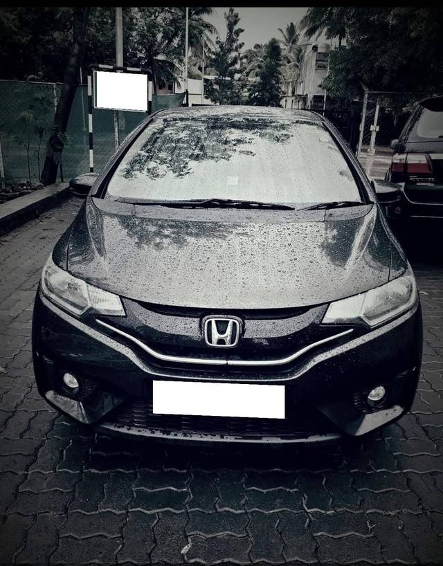 https://images10.gaadi.com/usedcar_image/4611569/original/processed_8ff540b1-be4d-4945-b5e7-5fd4598e9c8f.jpg?imwidth=6400