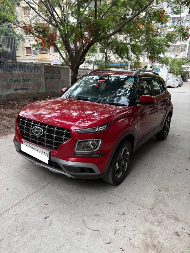 https://images10.gaadi.com/usedcar_image/4611609/original/processed_9f90d6ad-2313-4468-96bb-de81138806ec.jpg?imwidth=6402