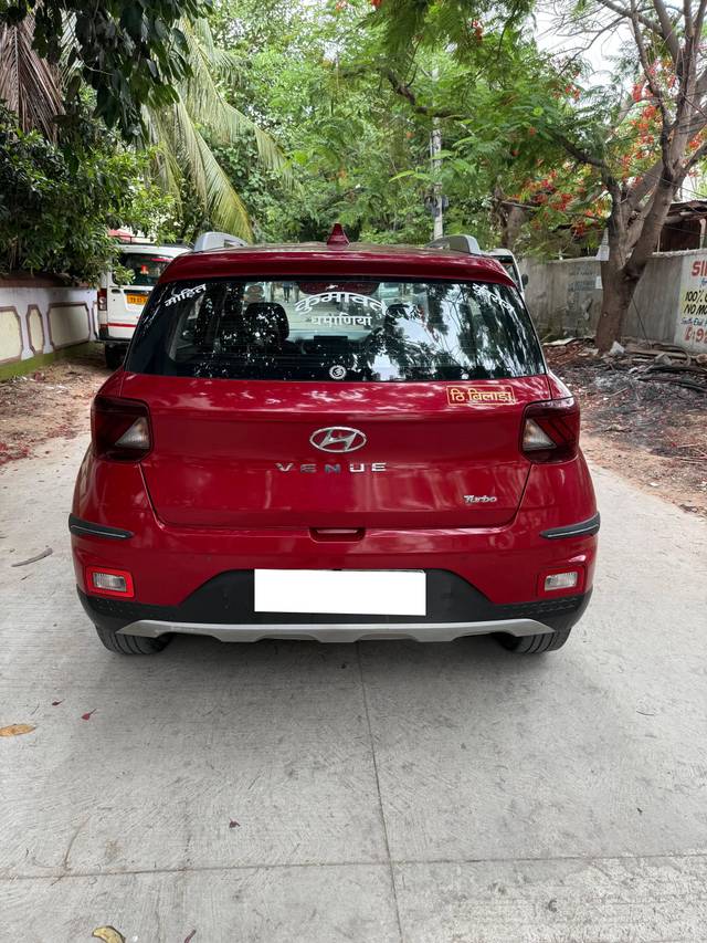 https://images10.gaadi.com/usedcar_image/4611609/original/processed_d8f3943e-cc10-4988-b233-354022894751.jpg?imwidth=6401