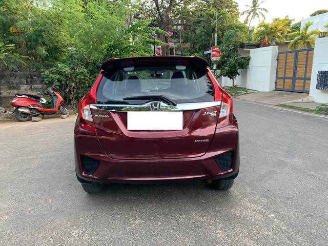 https://images10.gaadi.com/usedcar_image/4611622/original/processed_b4a111f0e1f32499874cf5045985f29d.jpg?imwidth=6401