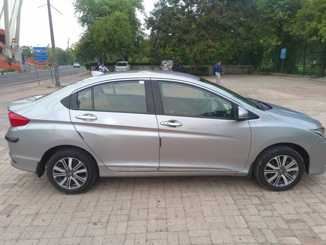 https://images10.gaadi.com/usedcar_image/4611631/original/0f80bcc5a86dacf876cc3af4acbd7422.jpeg?imwidth=6401