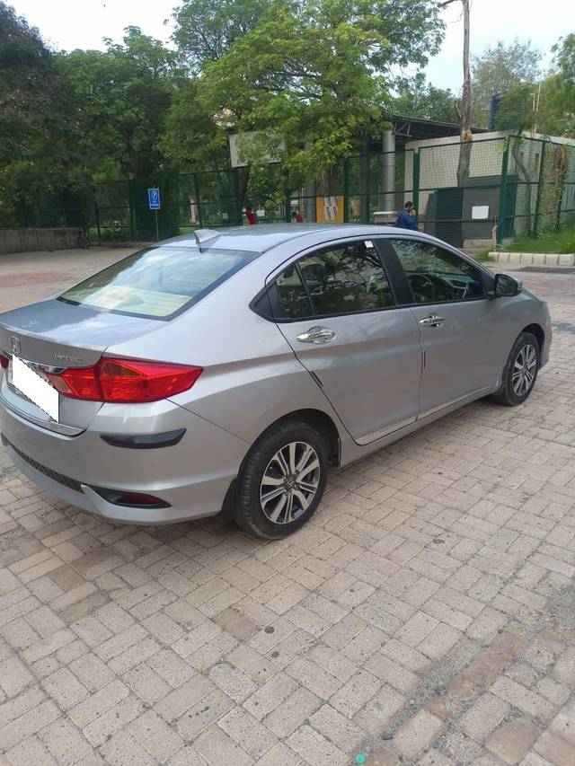 https://images10.gaadi.com/usedcar_image/4611631/original/processed_98816b4744b865627ed3f2b8796b448d.jpeg?imwidth=6402