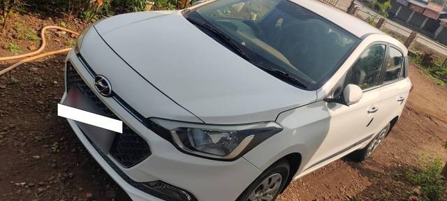 https://images10.gaadi.com/usedcar_image/4611637/original/processed_1a97792e-514b-4223-8289-6a9670d85fd9.jpg?imwidth=6400