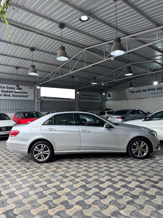 https://images10.gaadi.com/usedcar_image/4611638/original/processed_1a23f284a425f59a6b7d74e921c2f3dc.jpg?imwidth=6402