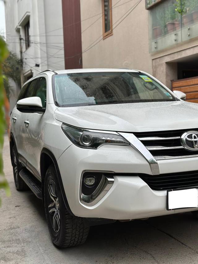https://images10.gaadi.com/usedcar_image/4611646/original/2b9128c357b34a62c9138f61ba095b1f.jpeg?imwidth=6400