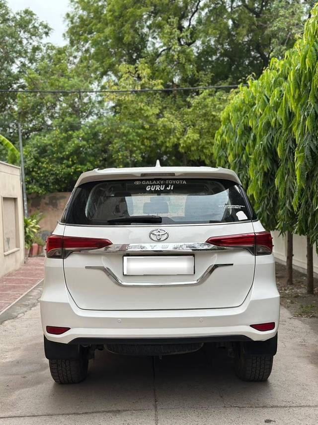 https://images10.gaadi.com/usedcar_image/4611646/original/processed_c3176db7a0f0e4ef17af15fdd91ddbc0.jpeg?imwidth=6401