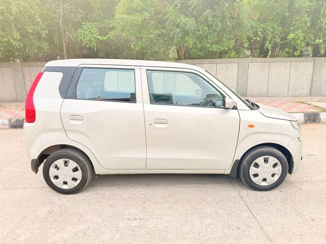 https://images10.gaadi.com/usedcar_image/4611668/original/93a11044fbd5876353ba1aa932fb24f5.jpeg?imwidth=6401