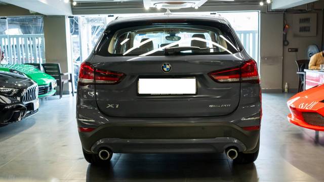 https://images10.gaadi.com/usedcar_image/4611678/original/processed_35552152b0b5b3dc8a7f1aab28286a9f.jpg?imwidth=6401