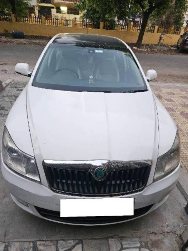 https://images10.gaadi.com/usedcar_image/4611680/original/processed_e86f0ff4-c7e4-4218-aa0c-7264e491dddb.jpg?imwidth=6400