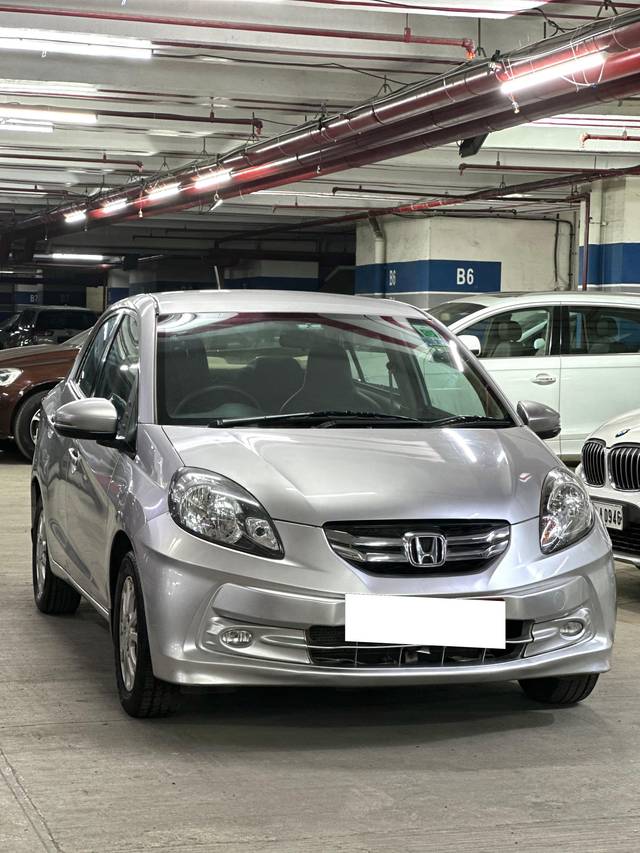 https://images10.gaadi.com/usedcar_image/4611682/original/processed_6f24d348f1c79f546269c7b490de5678.jpg?imwidth=6400