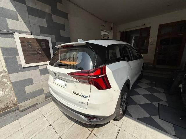 https://images10.gaadi.com/usedcar_image/4611742/original/processed_7cea6054-766b-4a8b-be56-b98779ea74ed.jpeg?imwidth=6402