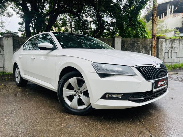 https://images10.gaadi.com/usedcar_image/4611747/original/processed_5b6b08f7d485a825e9bac32df2e162c4.jpg?imwidth=6400