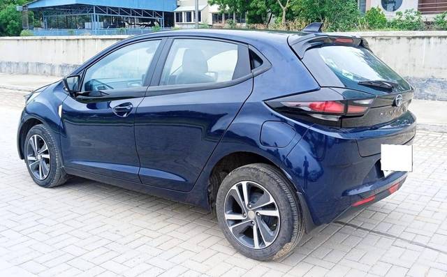 https://images10.gaadi.com/usedcar_image/4611780/original/processed_1a55f3ba31a58bdaad961fbc7c95b9fe.jpg?imwidth=6402