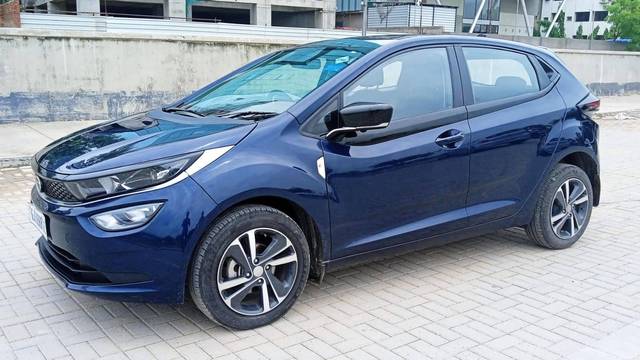 https://images10.gaadi.com/usedcar_image/4611780/original/processed_cece255bc8e85e626e15c5a502fa9ff1.jpg?imwidth=6400