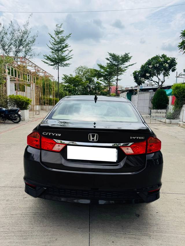 https://images10.gaadi.com/usedcar_image/4611787/original/processed_8d775749-a6d3-4a4e-bfaa-063c9134bfe1.jpg?imwidth=6401