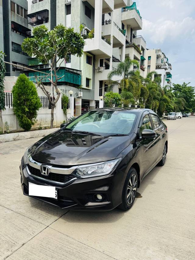 https://images10.gaadi.com/usedcar_image/4611787/original/processed_cb331949-728e-46b2-820e-0fb1e37a2b42.jpg?imwidth=6402