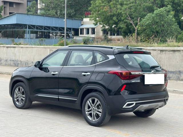 https://images10.gaadi.com/usedcar_image/4611791/original/processed_06f5cf96ef673ebabafd766e6f7ece38.jpg?imwidth=6402