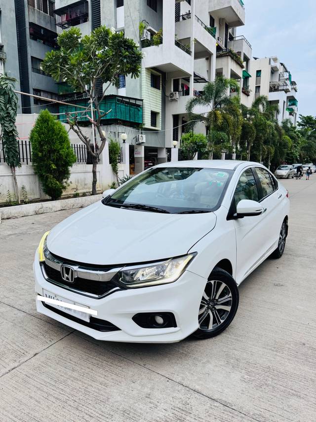https://images10.gaadi.com/usedcar_image/4611799/original/processed_020192e0-733a-4534-899a-f8c13ba66c31.jpg?imwidth=6402