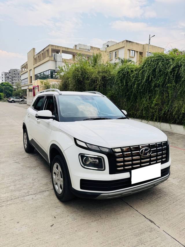 https://images10.gaadi.com/usedcar_image/4611810/original/processed_83cc7239-d19e-4543-be87-d02058551837.jpg?imwidth=6400