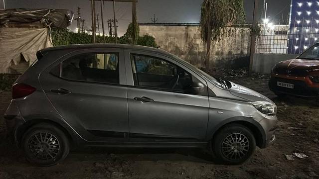 https://images10.gaadi.com/usedcar_image/4611816/original/processed_dbd4927e-f506-486f-857a-d855f57e7520.jpg?imwidth=6402