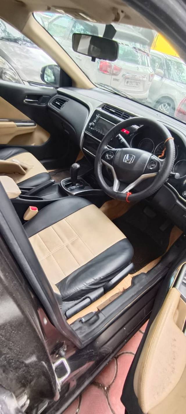 https://images10.gaadi.com/usedcar_image/4611881/original/0b41ac3c2c31949cc0a5ea85de19705a.jpeg?imwidth=6402