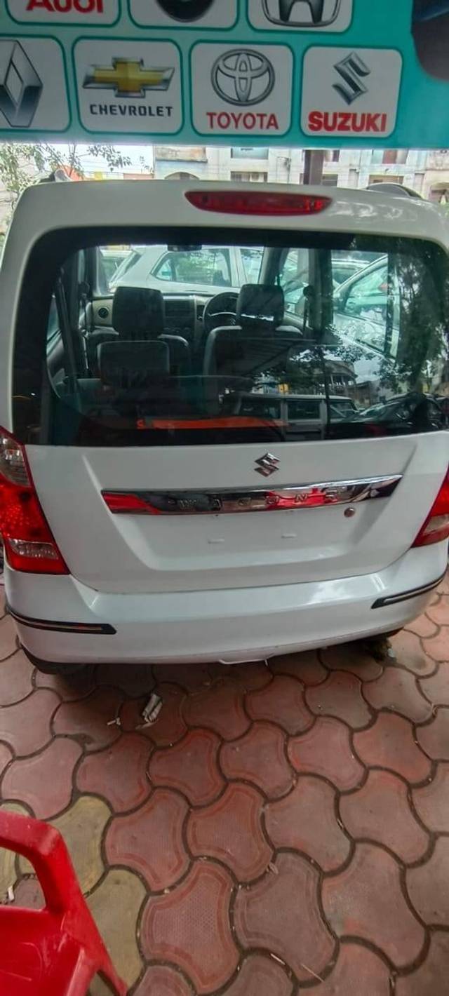 https://images10.gaadi.com/usedcar_image/4611885/original/processed_3f90210d4db2d3fa89bd3822be73ebe1.jpeg?imwidth=6402