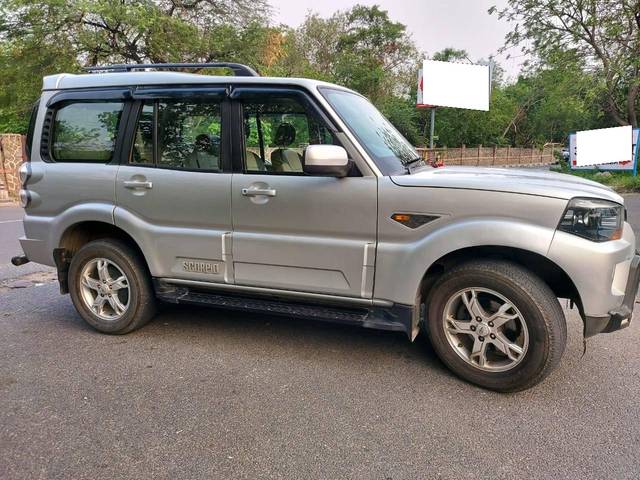 https://images10.gaadi.com/usedcar_image/4611909/original/processed_2a2b225b51e4000aa050a57f4ff53ed7.jpg?imwidth=6401