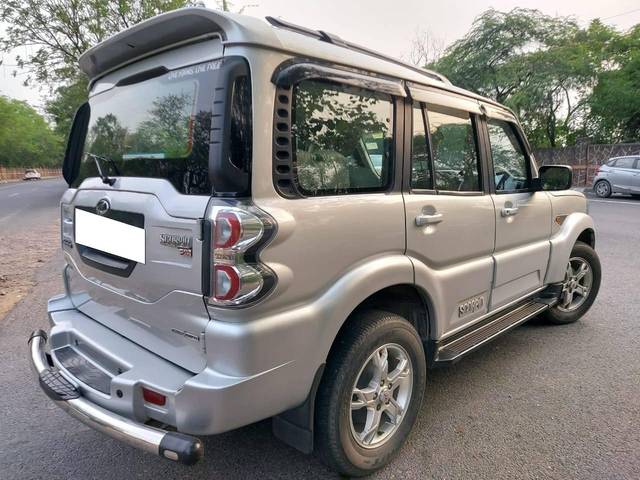 https://images10.gaadi.com/usedcar_image/4611909/original/processed_454e880abf3cc5c215415d5cb1eedcf1.jpg?imwidth=6402