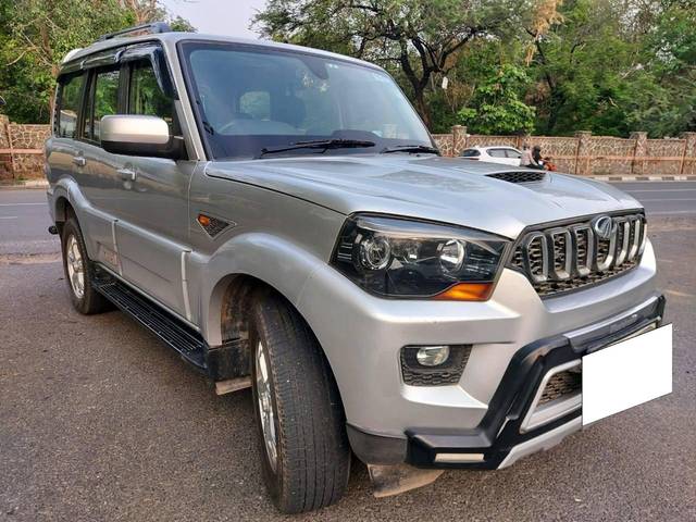 https://images10.gaadi.com/usedcar_image/4611909/original/processed_e3943ff304ad688ecbddfe40f6dc204d.jpg?imwidth=6400