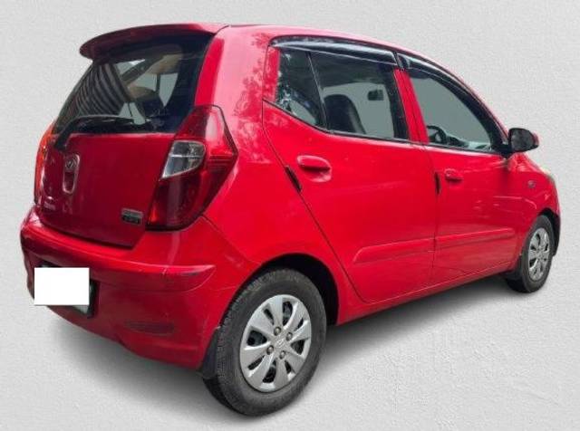 https://images10.gaadi.com/usedcar_image/4611936/original/processed_89236286cf7e73636a5d5f5e5ea8a163.jpg?imwidth=6402