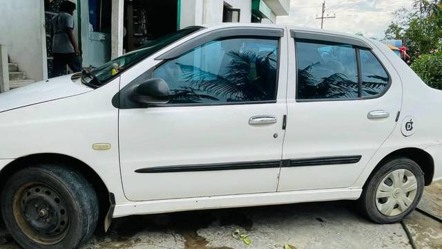 https://images10.gaadi.com/usedcar_image/4611938/original/processed_1d8b48d6-aa43-43d3-b5ee-8e963a59228c.jpg?imwidth=6401
